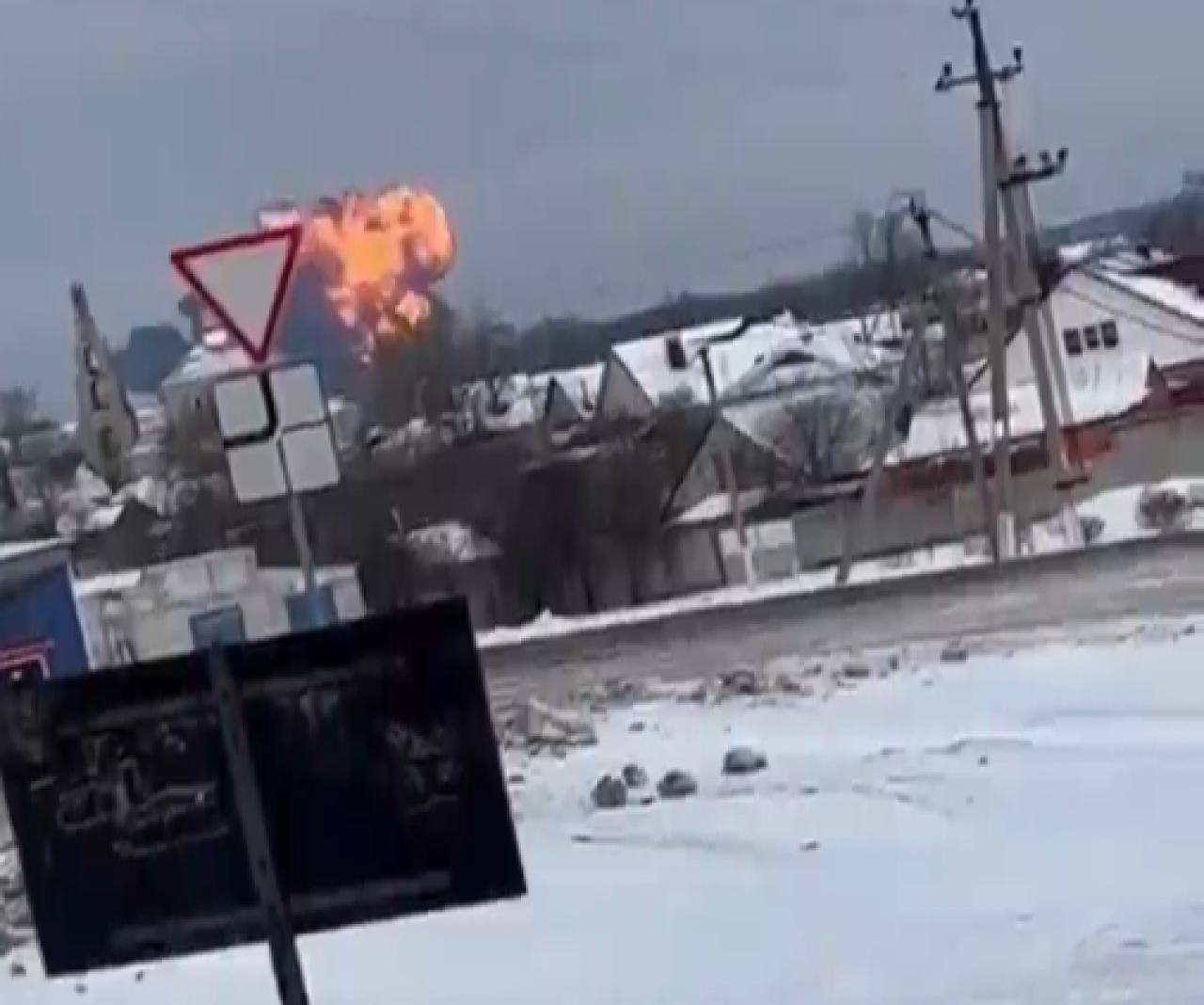 Rusya'da askeri uçak düştü: Çok sayıda ölü!