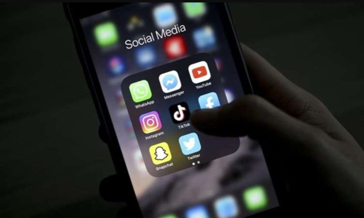 Sosyal Medya ve İlişkiler: Dijital Dünyada Aile ve Arkadaşlık Bağlarını Güçlendirmek