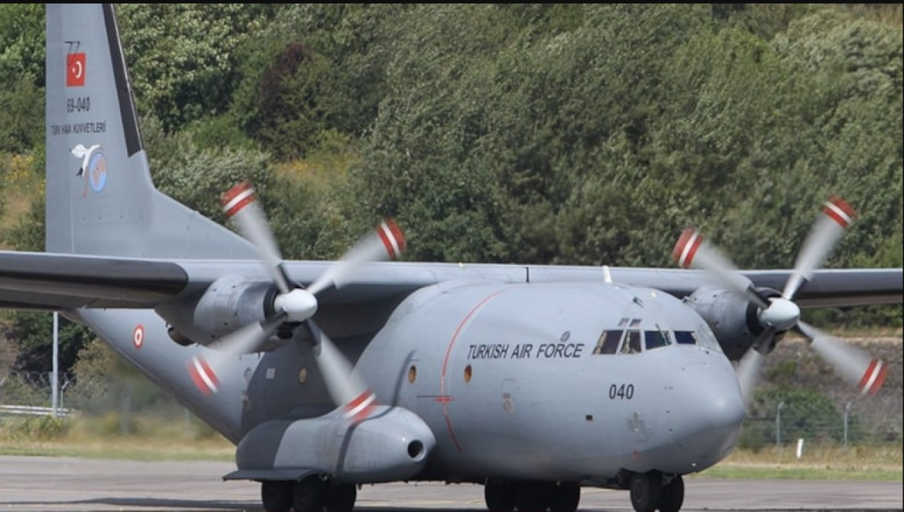 Askeri nakliye uçağı acil iniş yaptı