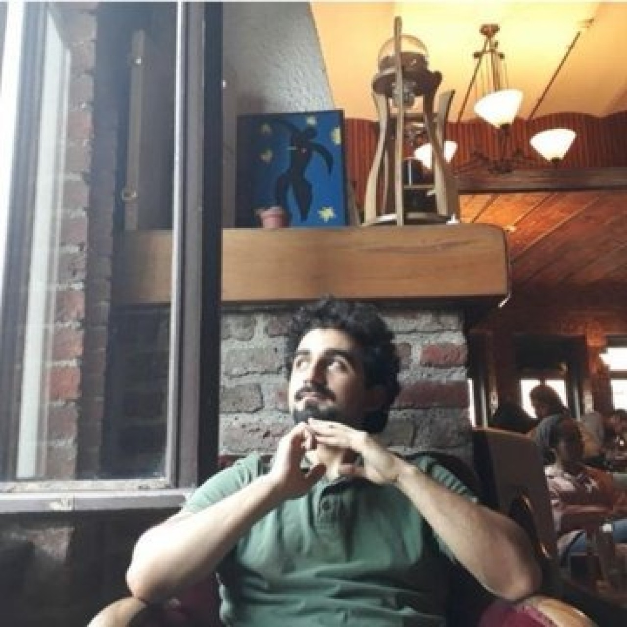 İTÜ Uzay Mühendisliği mezunuydu ancak kafede çalışıyordu. Okan Bayram intihar etti