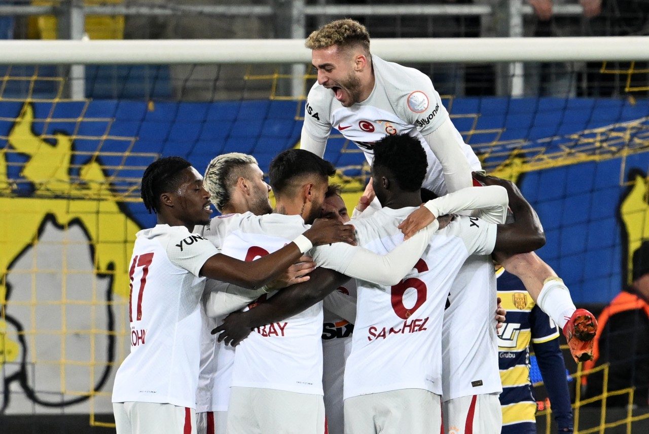 Galatasaray Ankaragücü'nü yendi Okan Buruk Fenerbahçe hayalini açıkladı