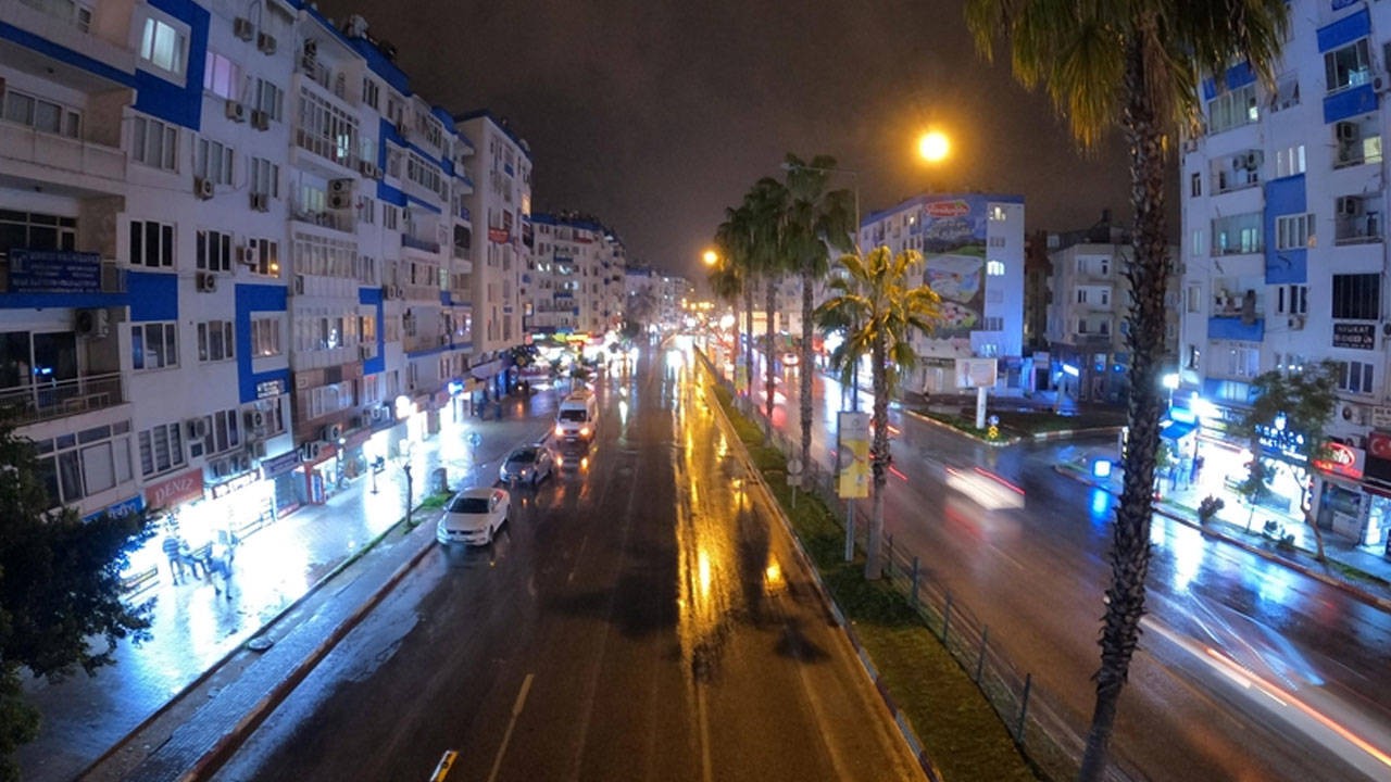 Antalya'yı sel aldı. Meteoroloji bugün de alarm verdi: Bu illerde çok yağmur yağacak dikkatli olun