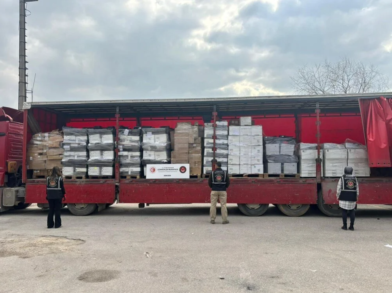 Ticaret Bakanlığı: 508 milyon lira değerinde kaçak eşya ve araç ele geçirildi!