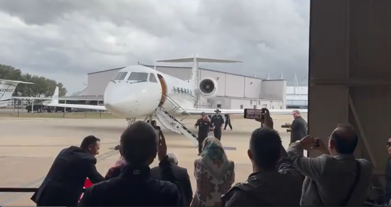 Bakan Kacır,  Alper Gezeravcı’nın ailesiyle buluştuğu anları paylaştı!