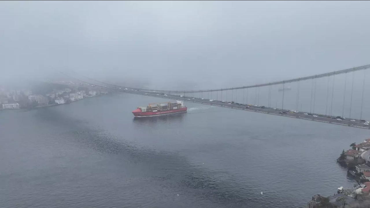 İstanbul'da gemi trafiği çift yönlü olarak durduruldu!