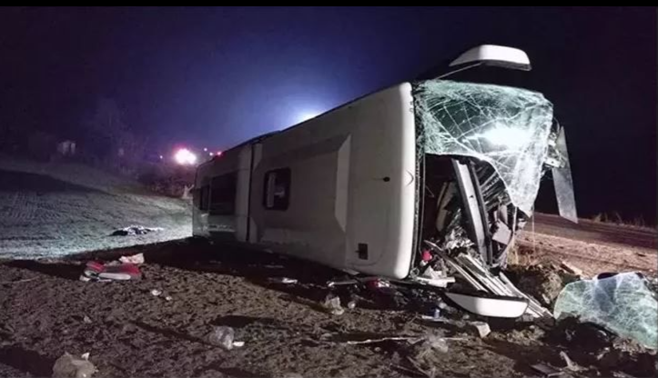 Yozgat'ta feci kaza: 1 ağır,  3'ü ağır 18 yaralı