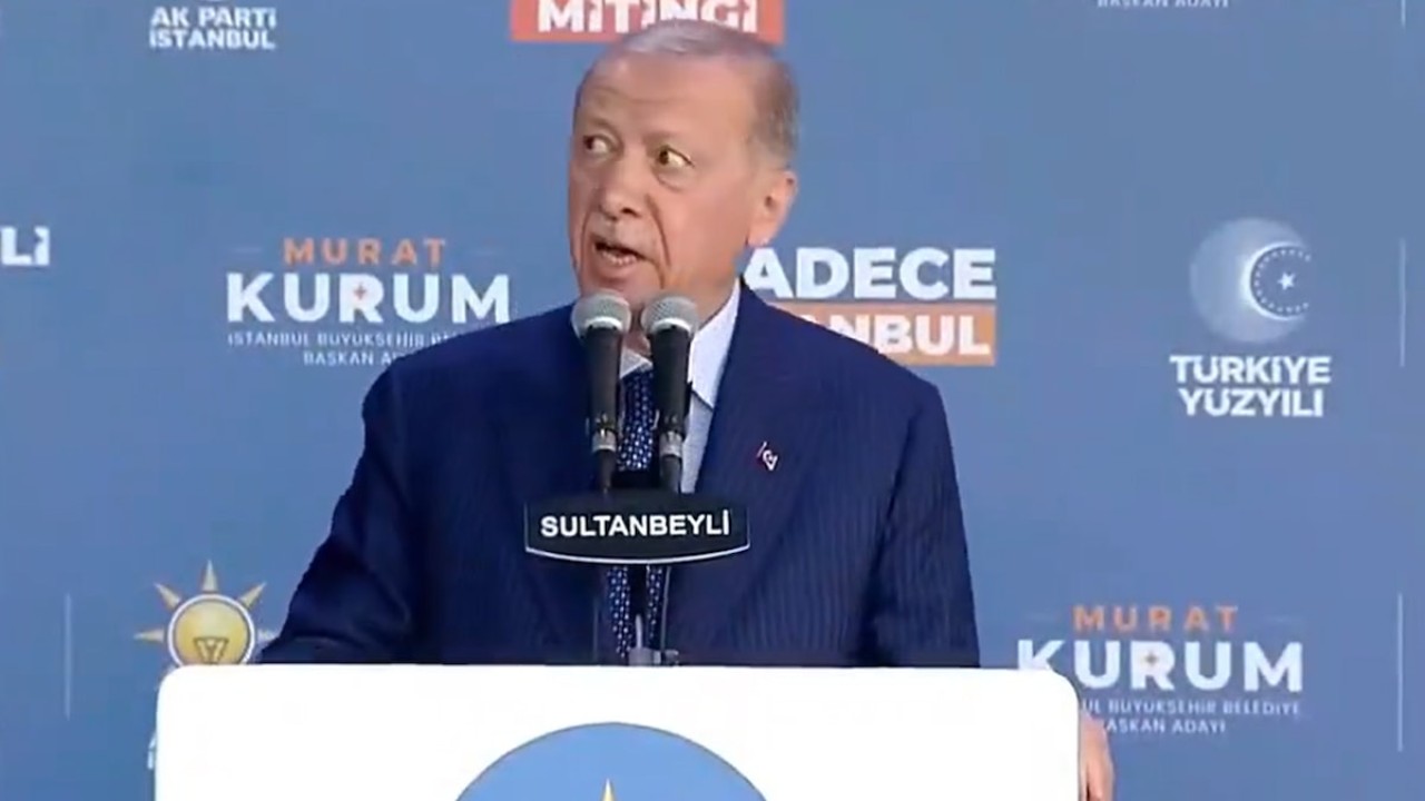 Erdoğan'ın mitingde donup kaldığı an. Çok kızdı