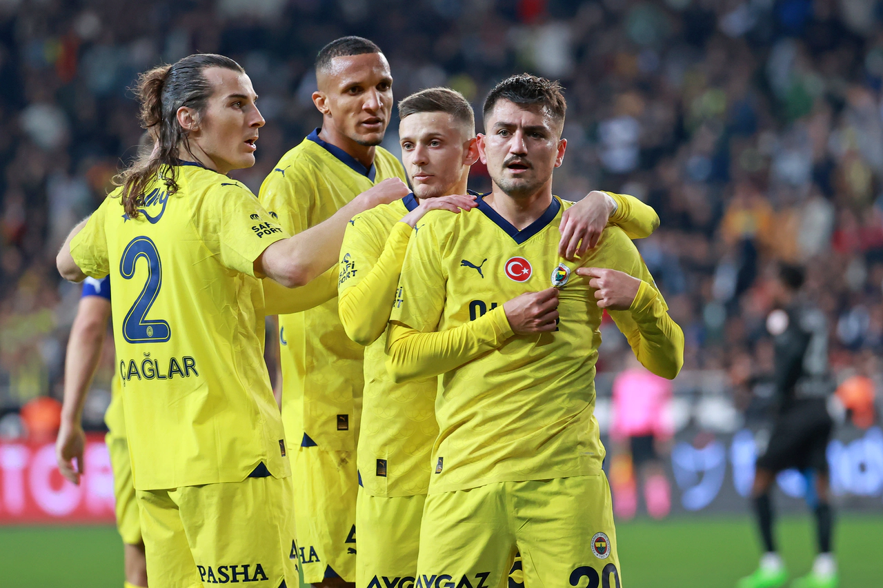 Fenerbahçe Hatayspor'u devirdi ligde liderliğe yükseldi