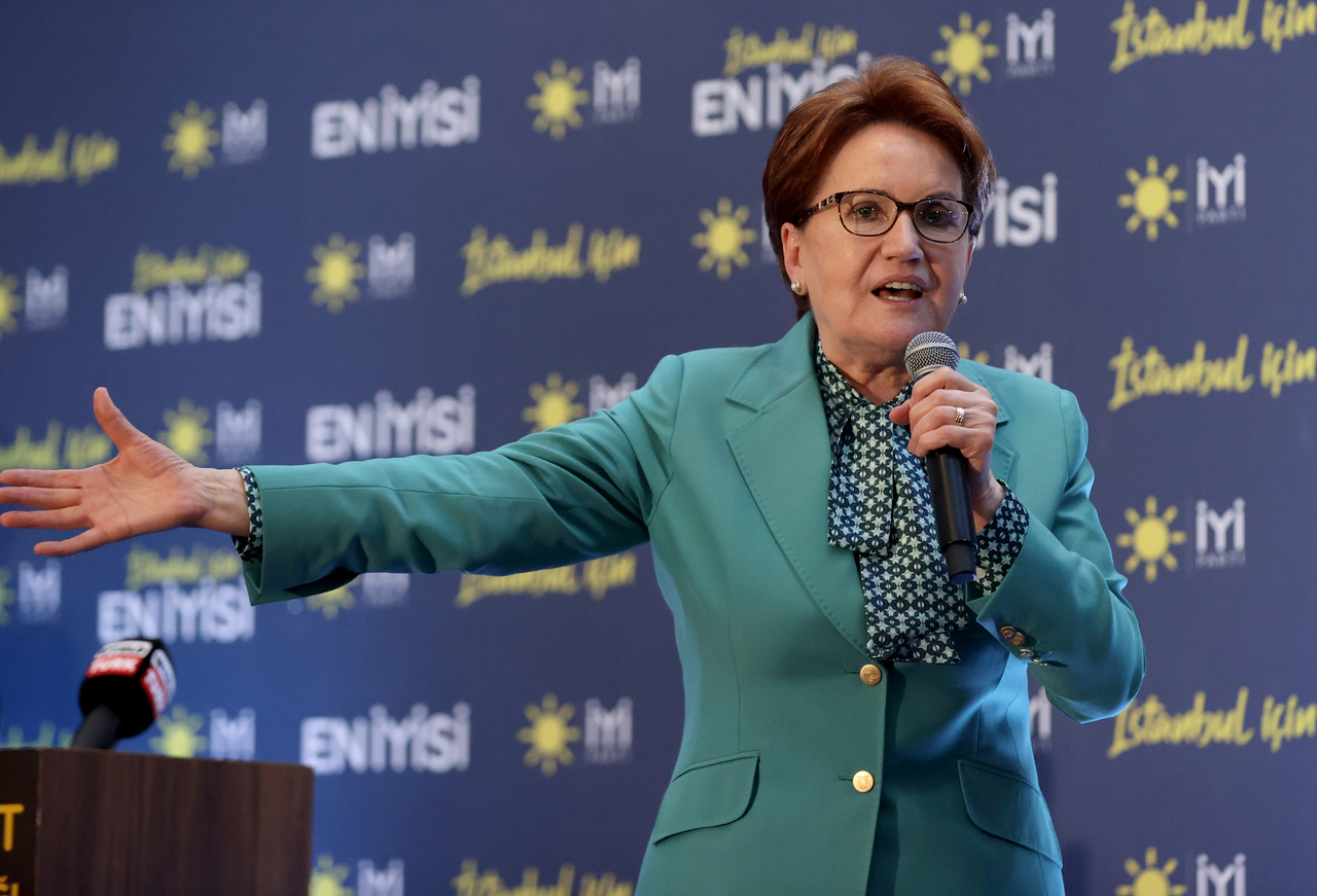 Meral Akşener: Koparırım kulaklarınızı. Ne Esenyurt'muş be kardeşim 
