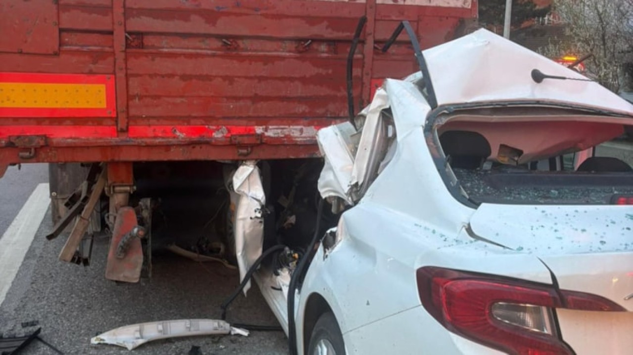 Sakarya'da TIR'ın altına giren aracın sürücüsü Mustafa Alper öldü