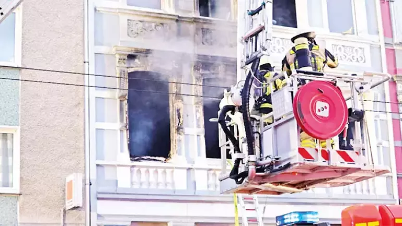 Solingen'de facia: 2'si çocuk 4 Türk öldü 9 yaralı!