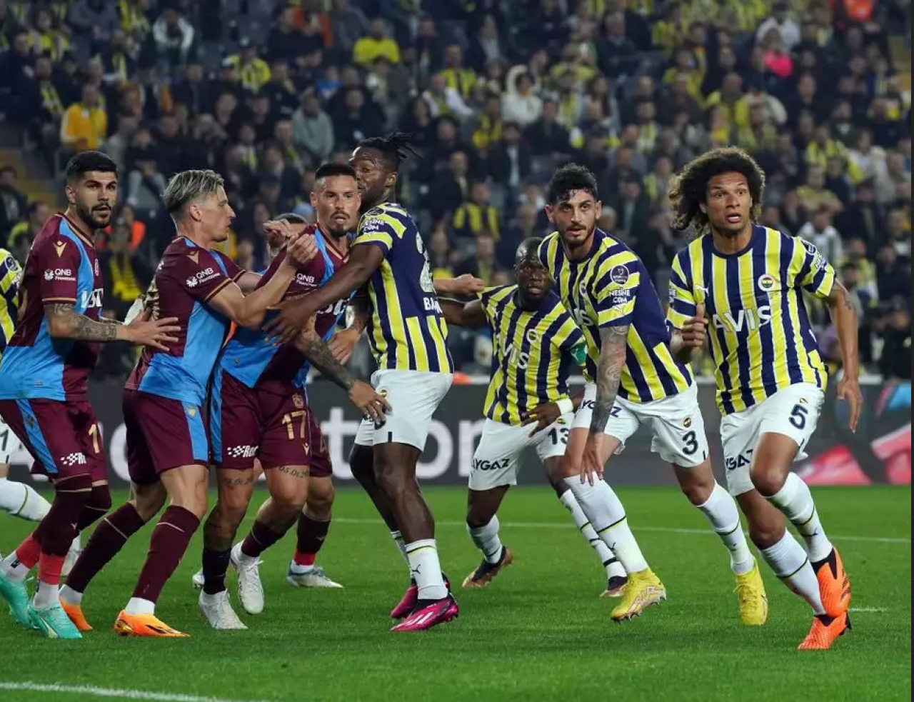 Trabzonspor - Fenerbahçe maçı için flaş karar!