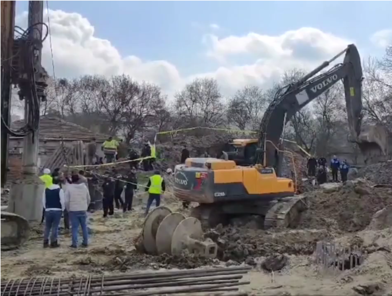 Tekirdağ'da hızlı tren hattı çalışmasında göçük: 2 işçi toprak altında kaldı!