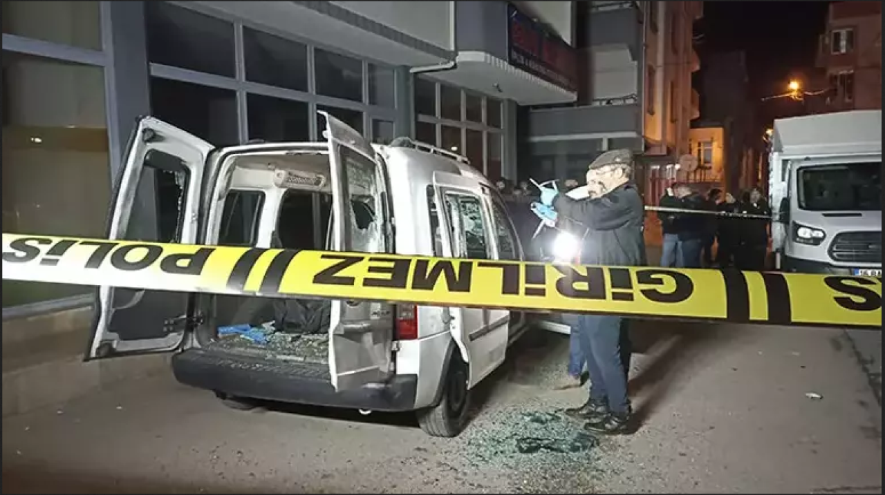 Otomobille takip ettiler yolunu kestiler,  pompalı tüfekle ateş açtılar!