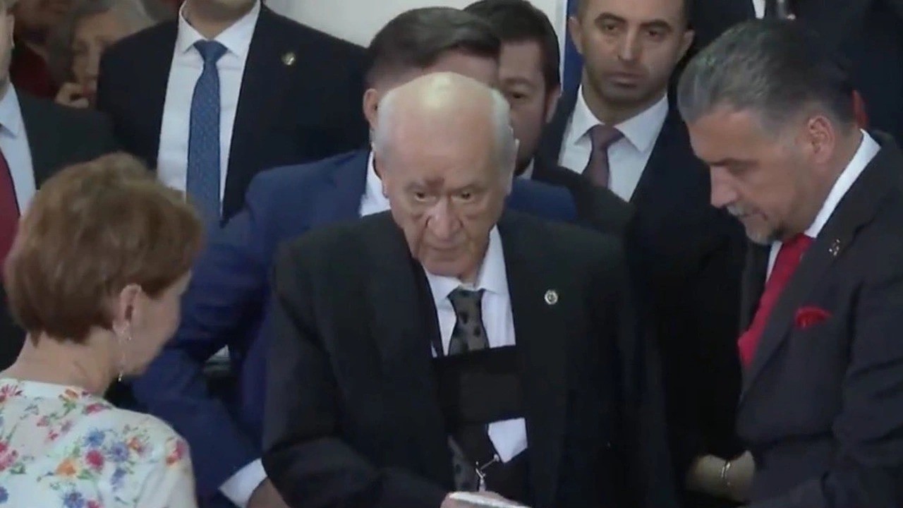 Devlet Bahçeli oyunu attı. Yüzündeki morlukların nedeni belli oldu
