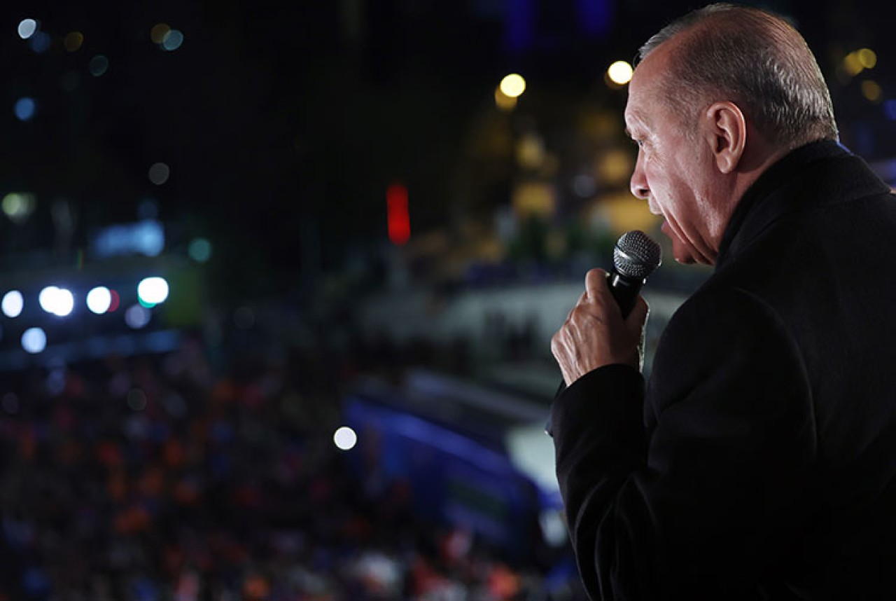 Erdoğan'dan balkon konuşması. Seçimin galibini açıkladı
