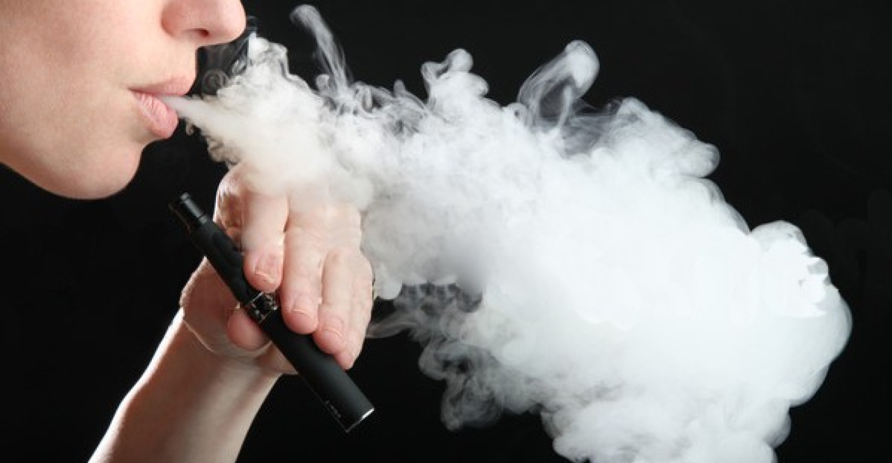 Elektronik sigara tehlikeye saçmaya devam ediyor! Kullanan gençlerin idrarında bakın ne bulundu?