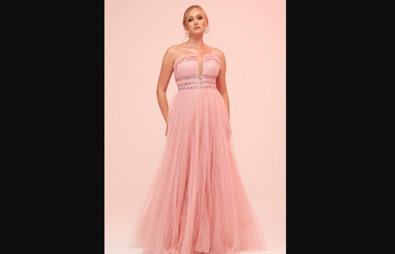 2024 Söz / Nişan Elbise Trendleri ve Yeni Sezonun En Gözde Nikah Elbiseleri