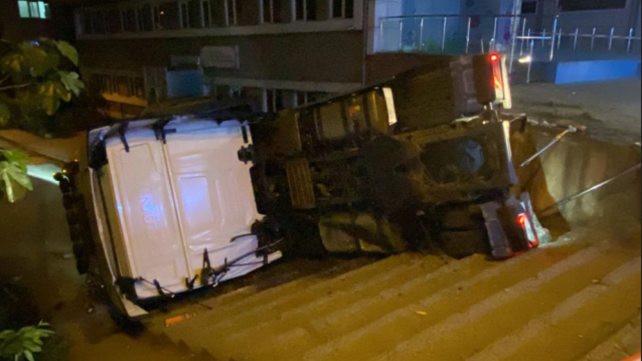 Benzin yüklü tanker kaza yaptı! Evler tahliye edildi