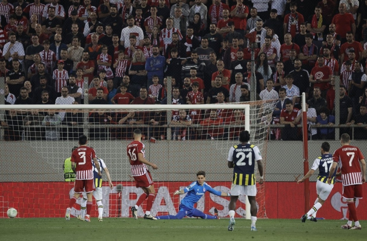 Fenerbahçe Olympiakos maçında geri döndü. 5 gollü müthiş maç