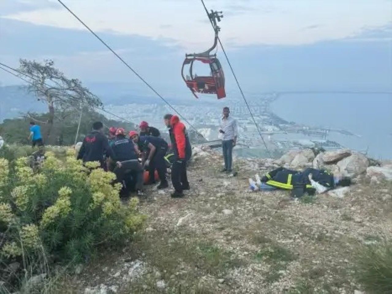 Antalya'da teleferik faciası. Kabin düştü. Ölü ve yaralılar var