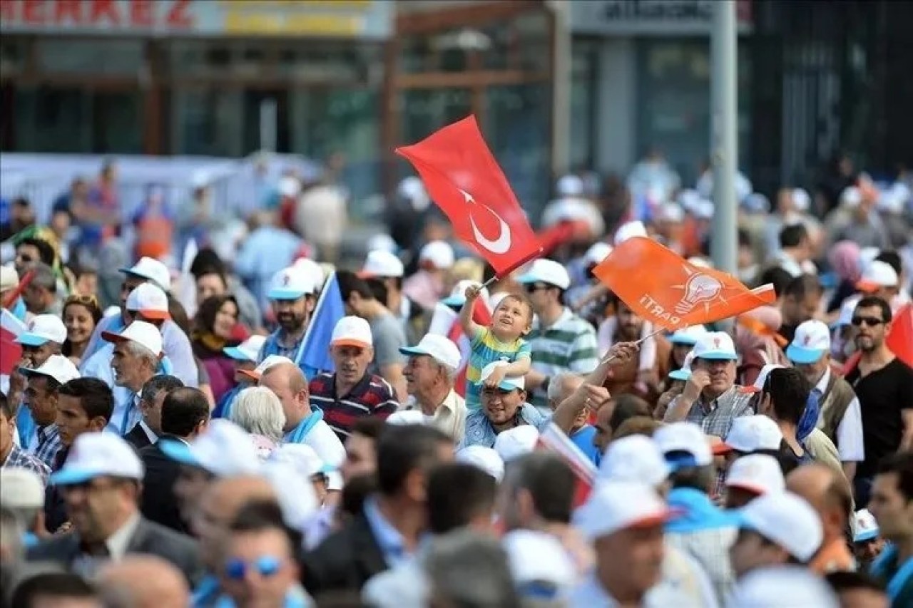 AK Parti'den flaş karar: Emekliler,  çalışanlar,  gençler