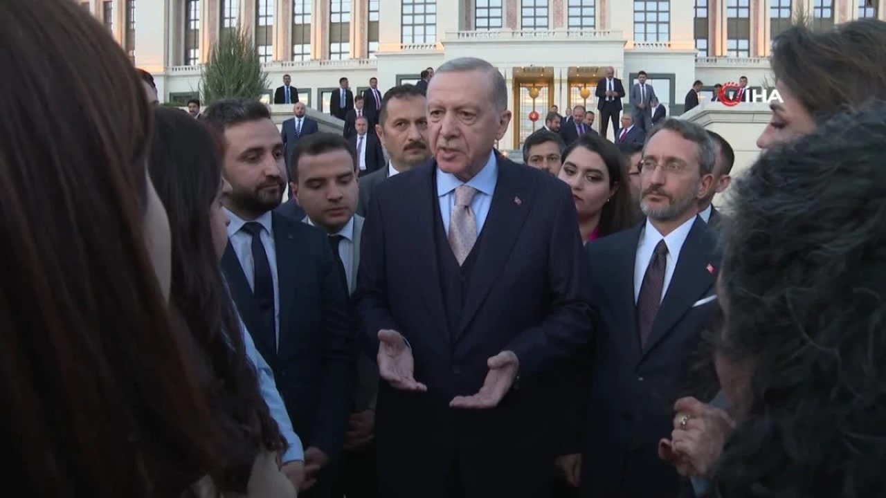 Erdoğan'dan öğretmenlere müjde. Özgür Özel'e de mesaj gönderdi