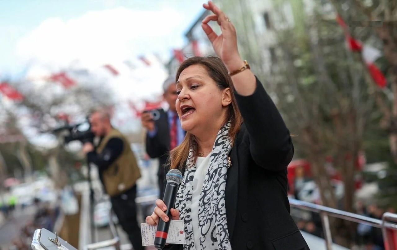 Belediyeyi kazanan başkan inanılmaz olayı açıkladı: Her yere böcek kamera koymuşlar