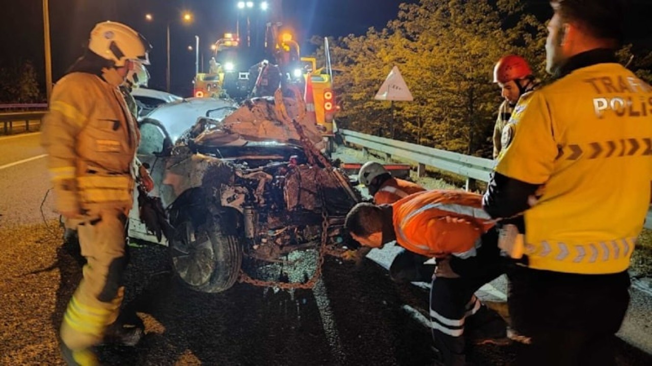 İstanbul'da bariyerlere çarpan aracın camından fırlayan Bilal Demir ağır yaralandı