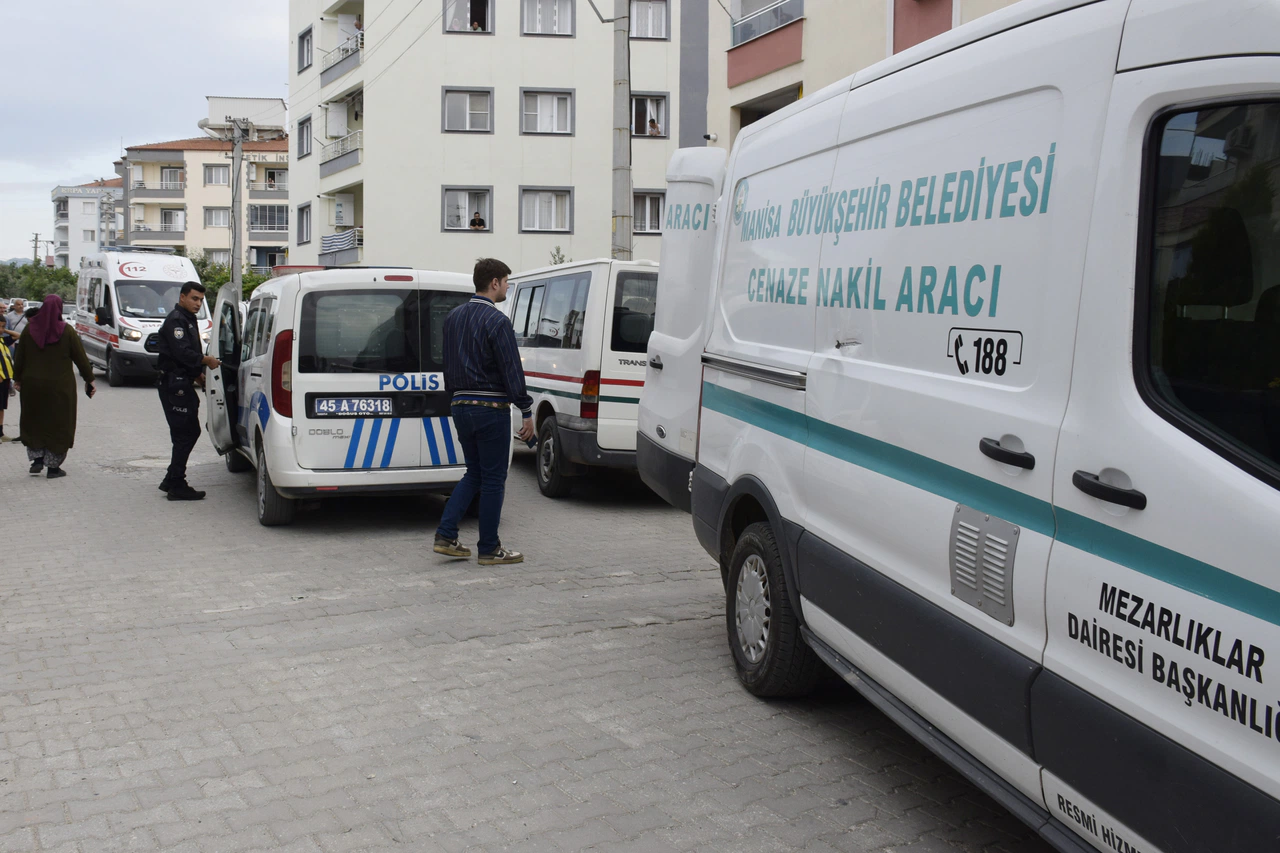 Manisa'da Mirza Ali Ebem 3 çocuğunun annesi Hatice Ebem'i öldürdü