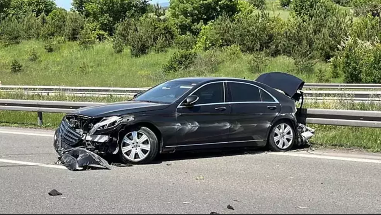 TEM’de Milli Eğitim Bakanı’nın makam aracı kaza yaptı!
