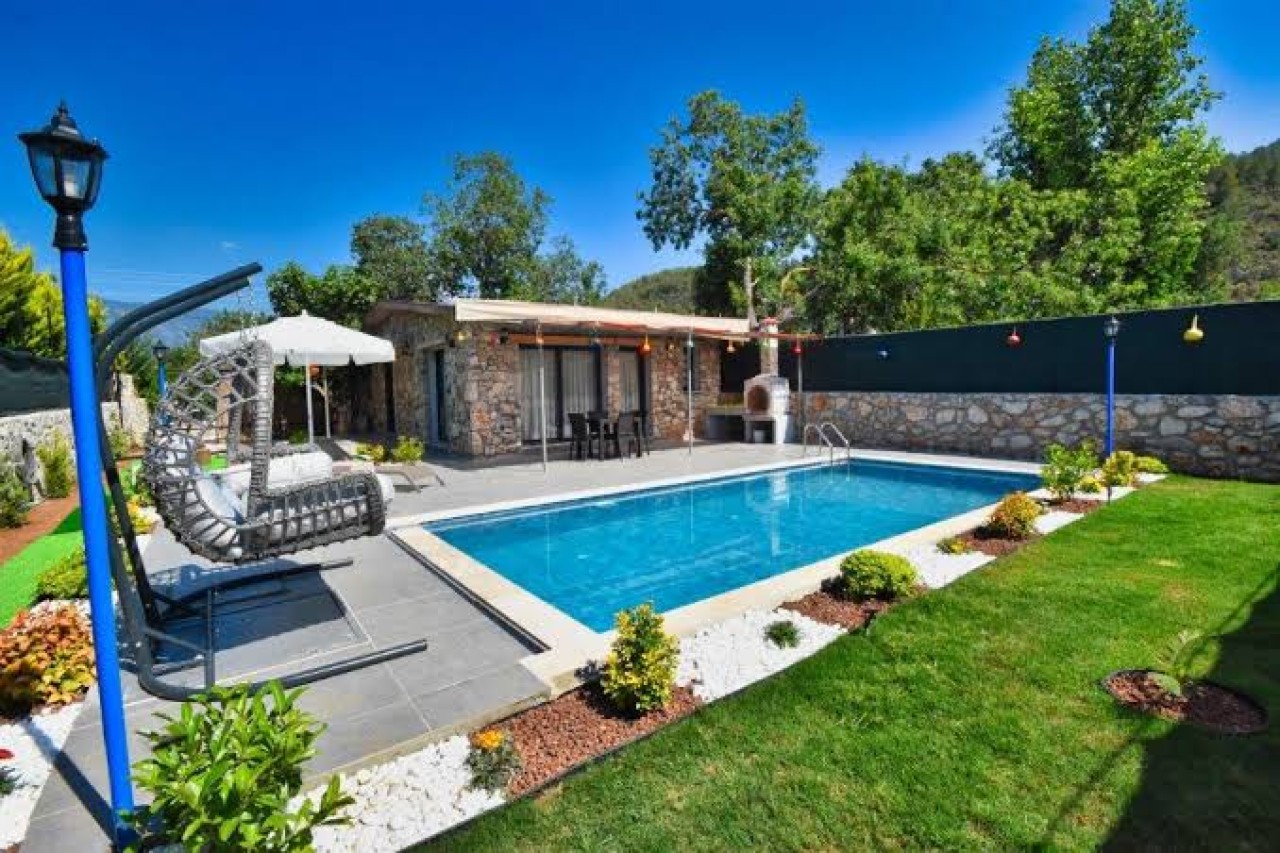 Urla'nın Saklı Cennetleri: Havuzlu Villalarda Tatil Keyfi