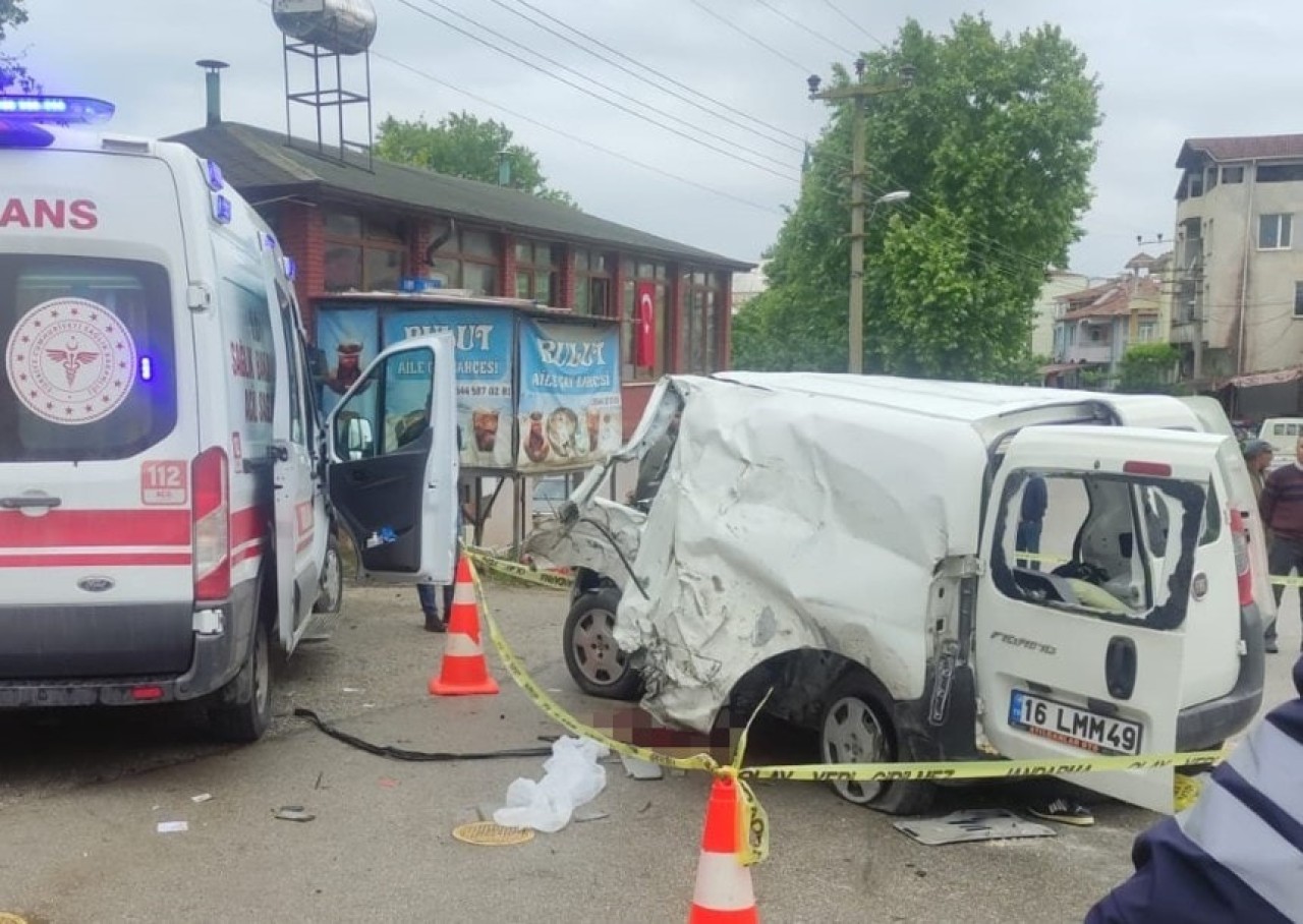 İznik'te TIR faciası. Osman Kaya,  Bedriye Coşkun,  Furkan Kaya öldü
