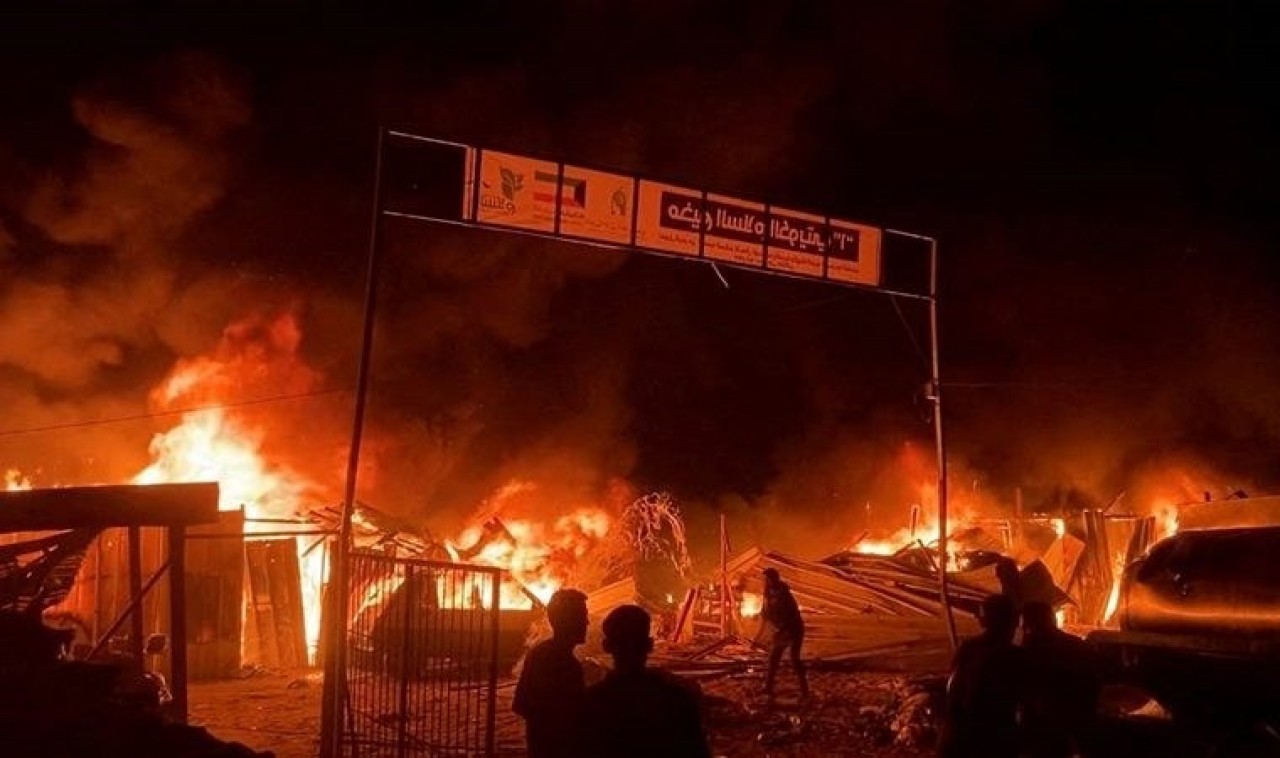 İsrail BM kampının yanındaki çadırları bombaladı. En az 40 kişi öldü