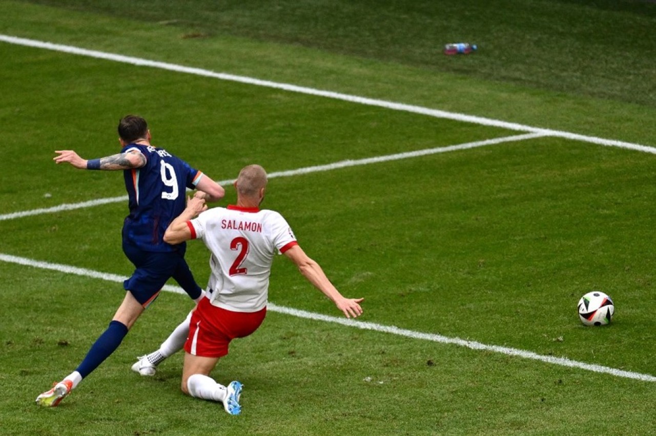 Hollanda Polonya'yı Weghorst'la yendi