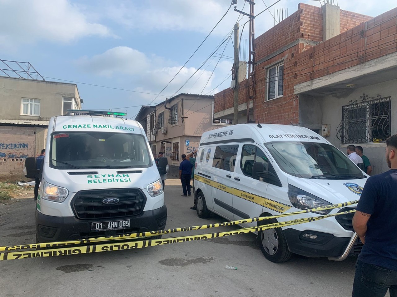 Adana'da damat Hakim Eba dehşet saçtı. Şükran Eba,  Muhammet Erat,  Leyla Erat ve Turgut Erat öldü