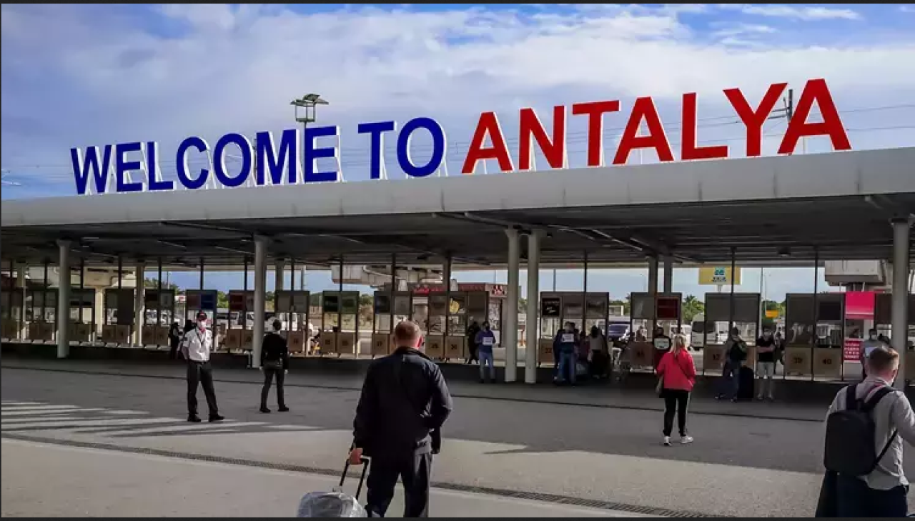 Bakan duyurdu: Antalya Havalimanı rekor kırdı!