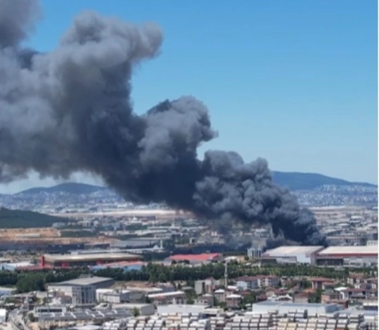 Tuzla'da bir fabrikada yangın!