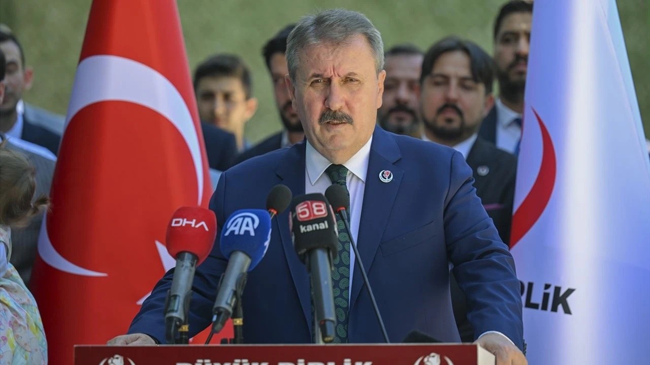 Mustafa Destici: Müslüman değilseniz söyleyin ona göre muamele yapalım