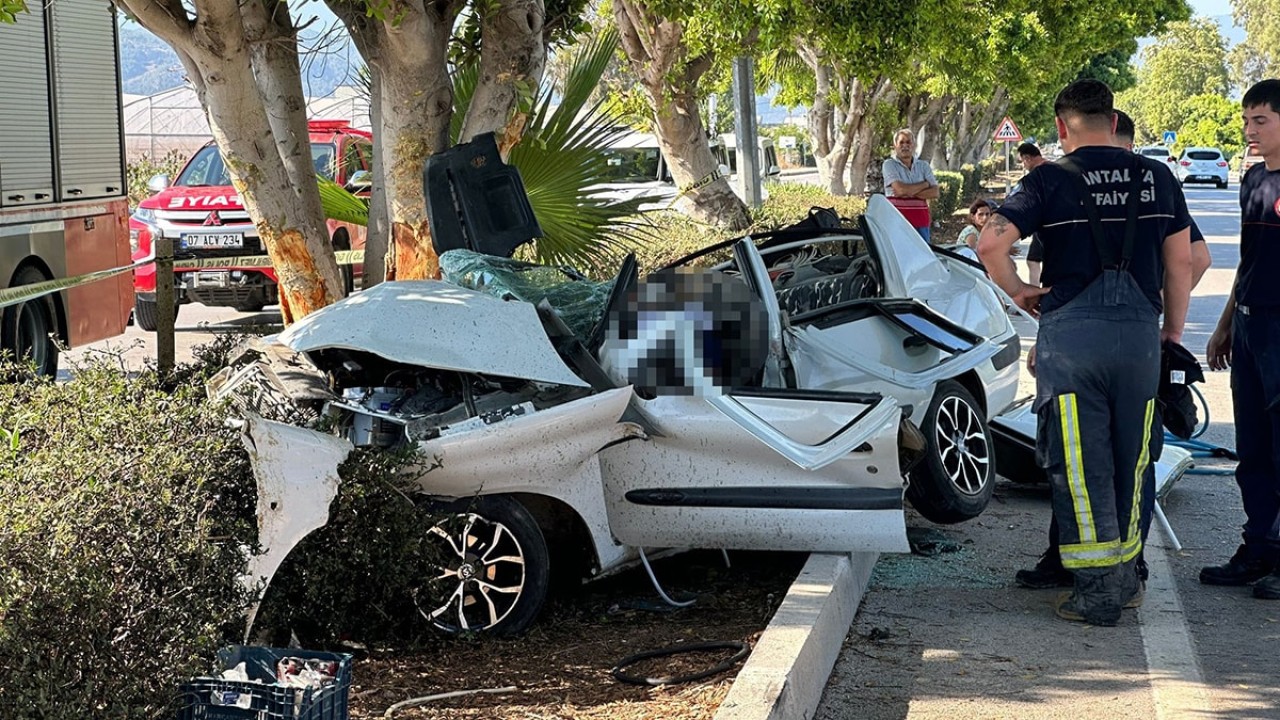 Antalya'da feci kaza: Tayfur Koç,  Hatice Koç ve küçük Zehra Koç öldü