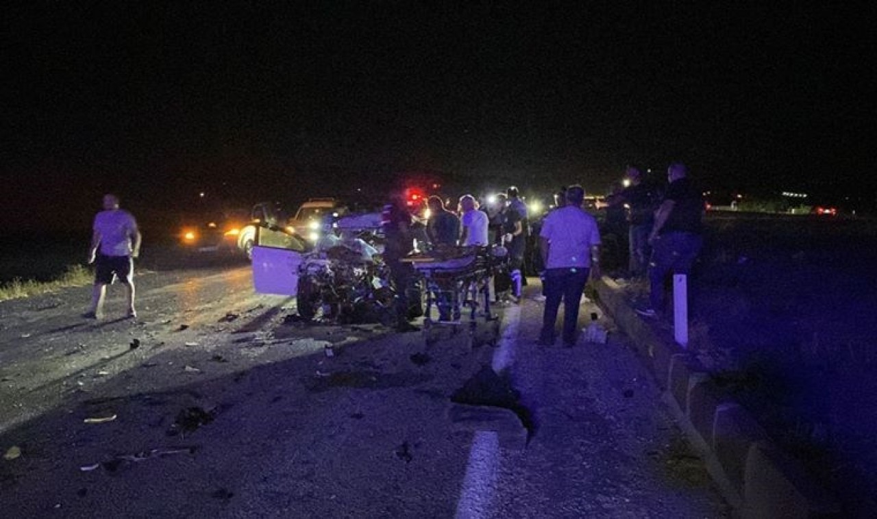 Balıkesir'de otomobil TIR'a çarptı: Ercan Çakırcalı,  Recep Çalışkan ve İdris Mandacı öldü