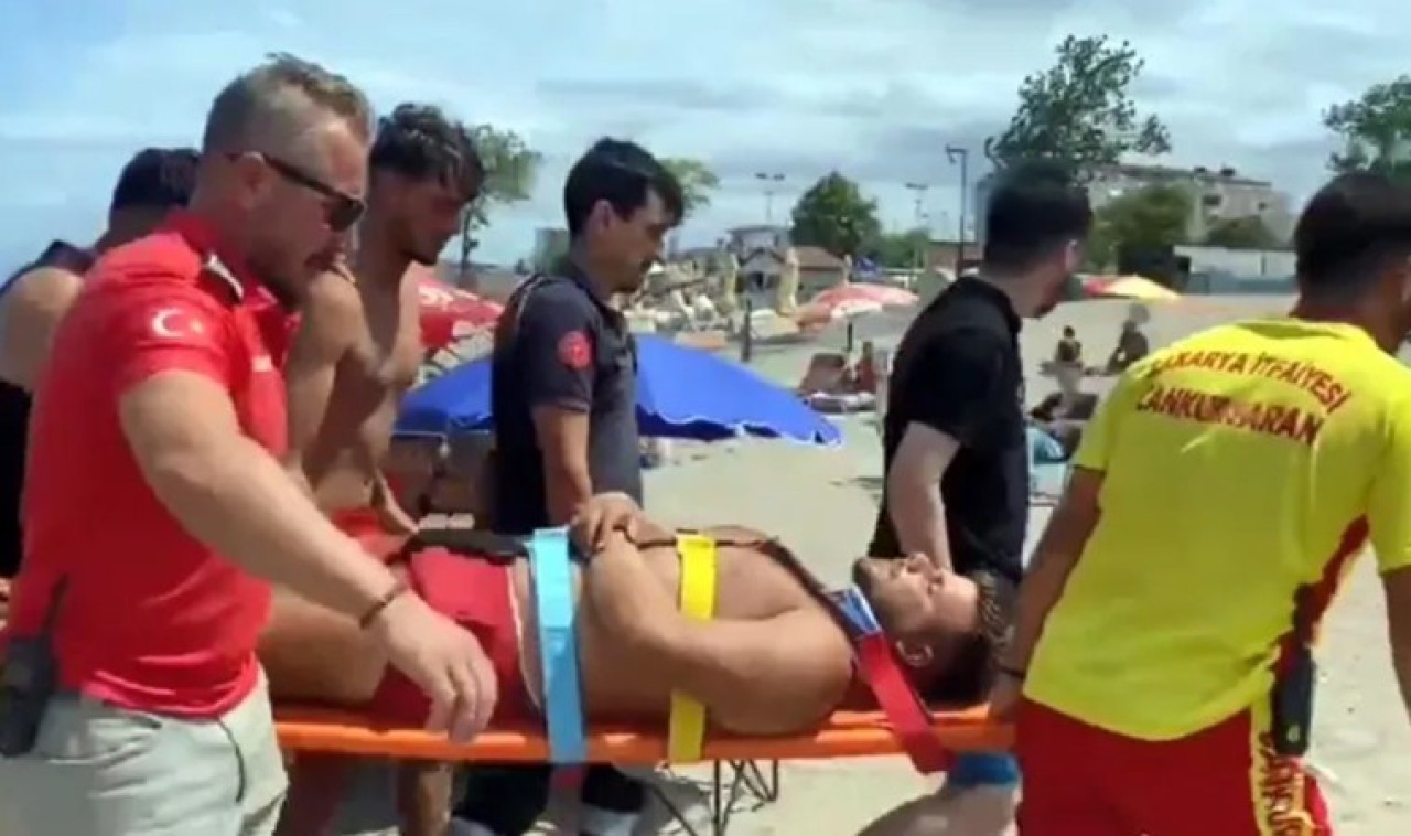 Denizde boğulanları kurtarmaya çalışan cankurtarana jet ski çarptı