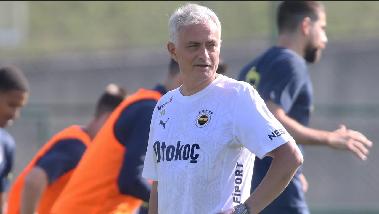 Mourinho'dan Emre Mor'a sert uyarı: 'Böyle gidersen üst düzey futbolcu olamazsın'