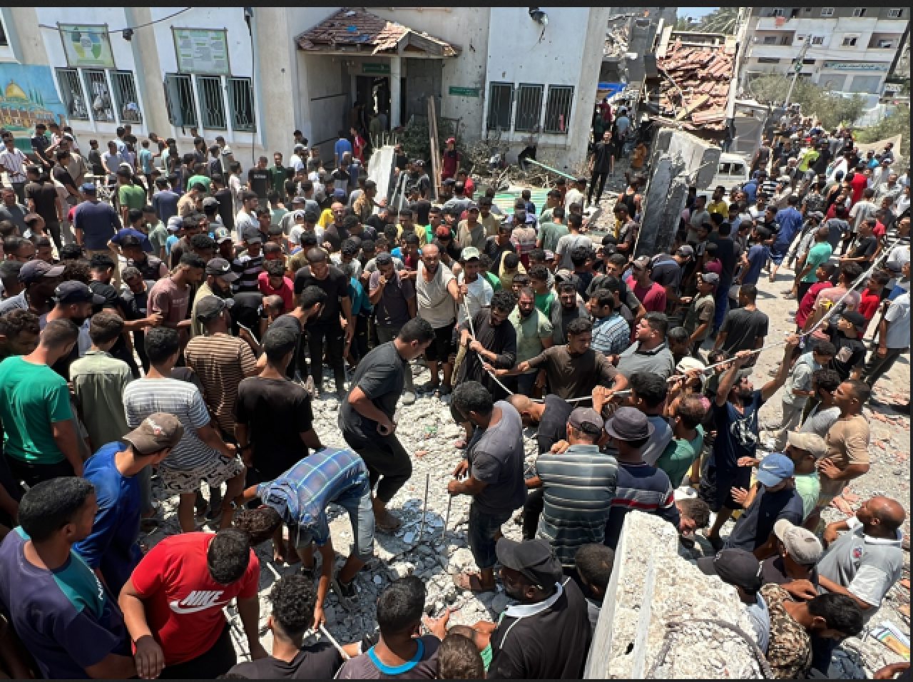 İsrail  Gazze'deki sahra hastanesini bombaladı!