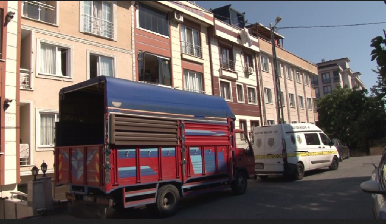 İstanbul'da feci olay: Eşi ve çocuklarını bıçakladı!