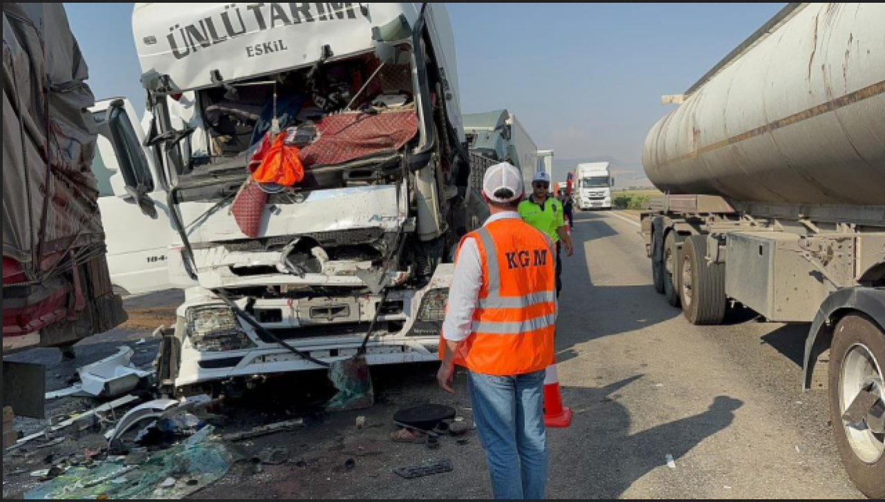 Gaziantep'te 7 ağır vasıta birbirine girdi: 1 ölü,  6 yaralı