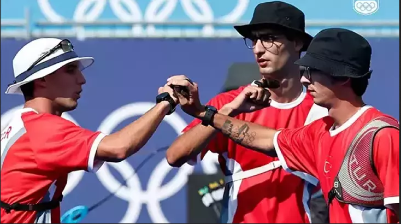 Klasik Yay Erkek Milli Takımı'ndan Türkiye'ye ilk madalya!