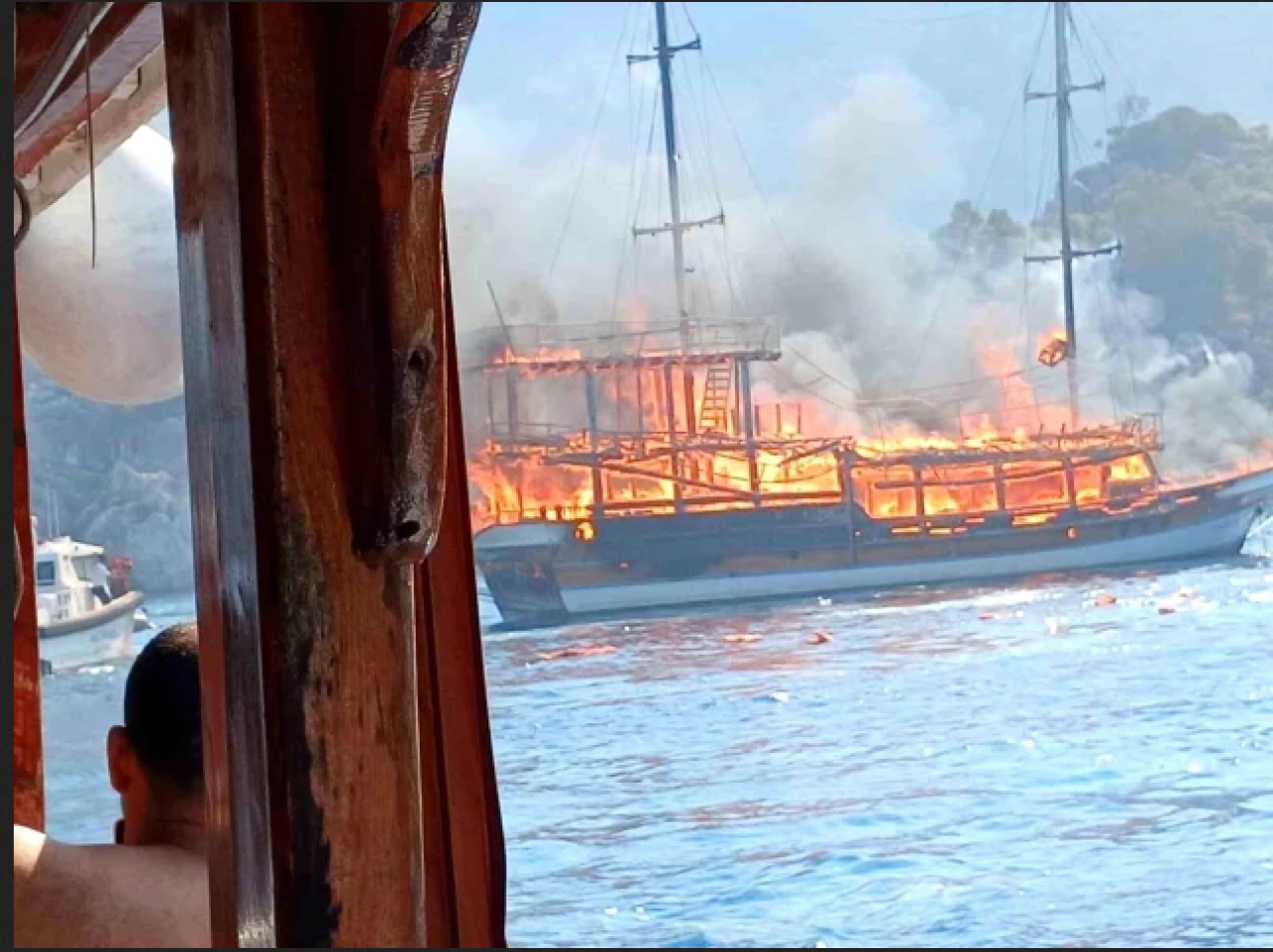 Marmaris'te bir teknede yangın: Yaralılar var!