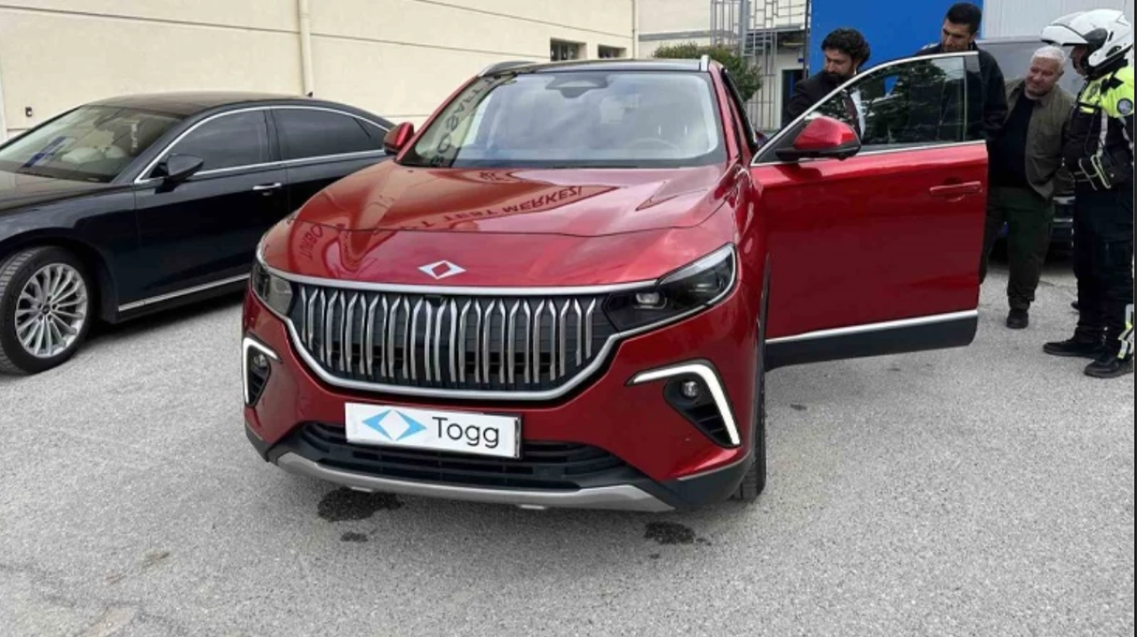 CHP'li belediye'den TOGG hamlesi: Makam aracını düğün arabası olarak tahsis etti