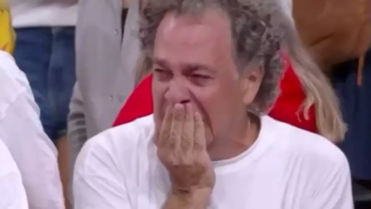 İtalya maçına damga vuran an! Tribünde gözyaşlarına hakim olamayan seyirci tanıdık çıktı